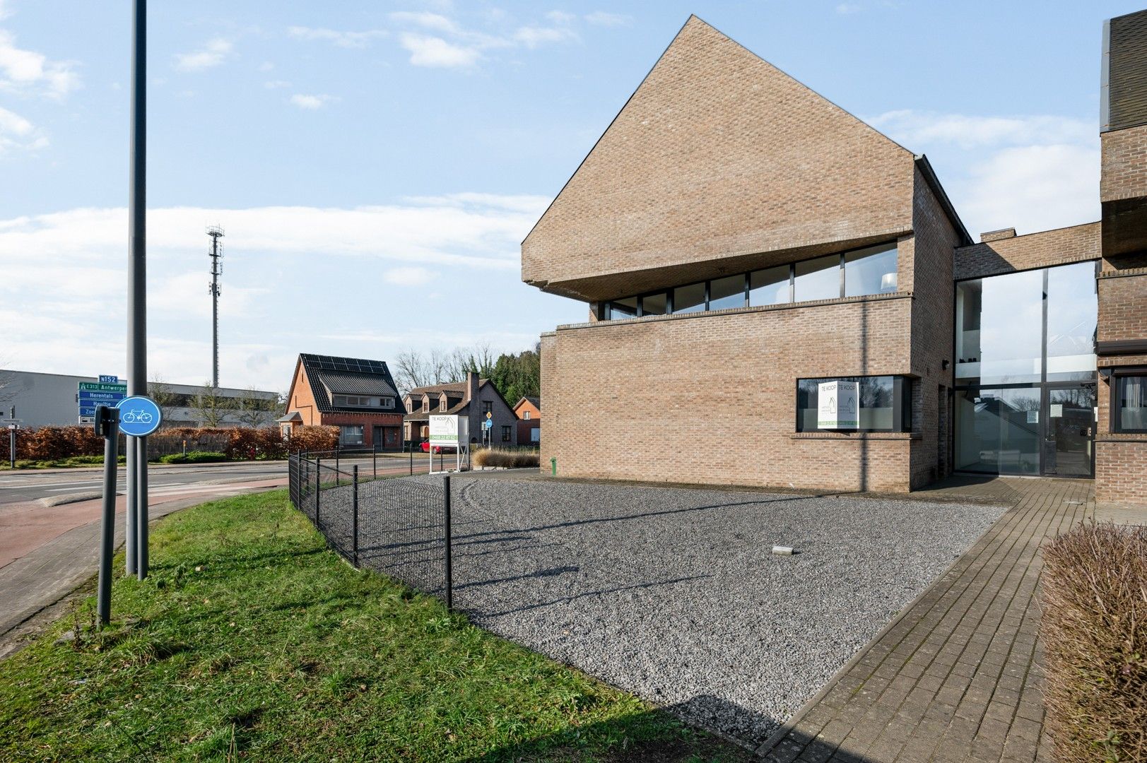 Centraal gelegen gelijkvloers appartement met terras en ondergrondse staanplaats in Herselt foto 4