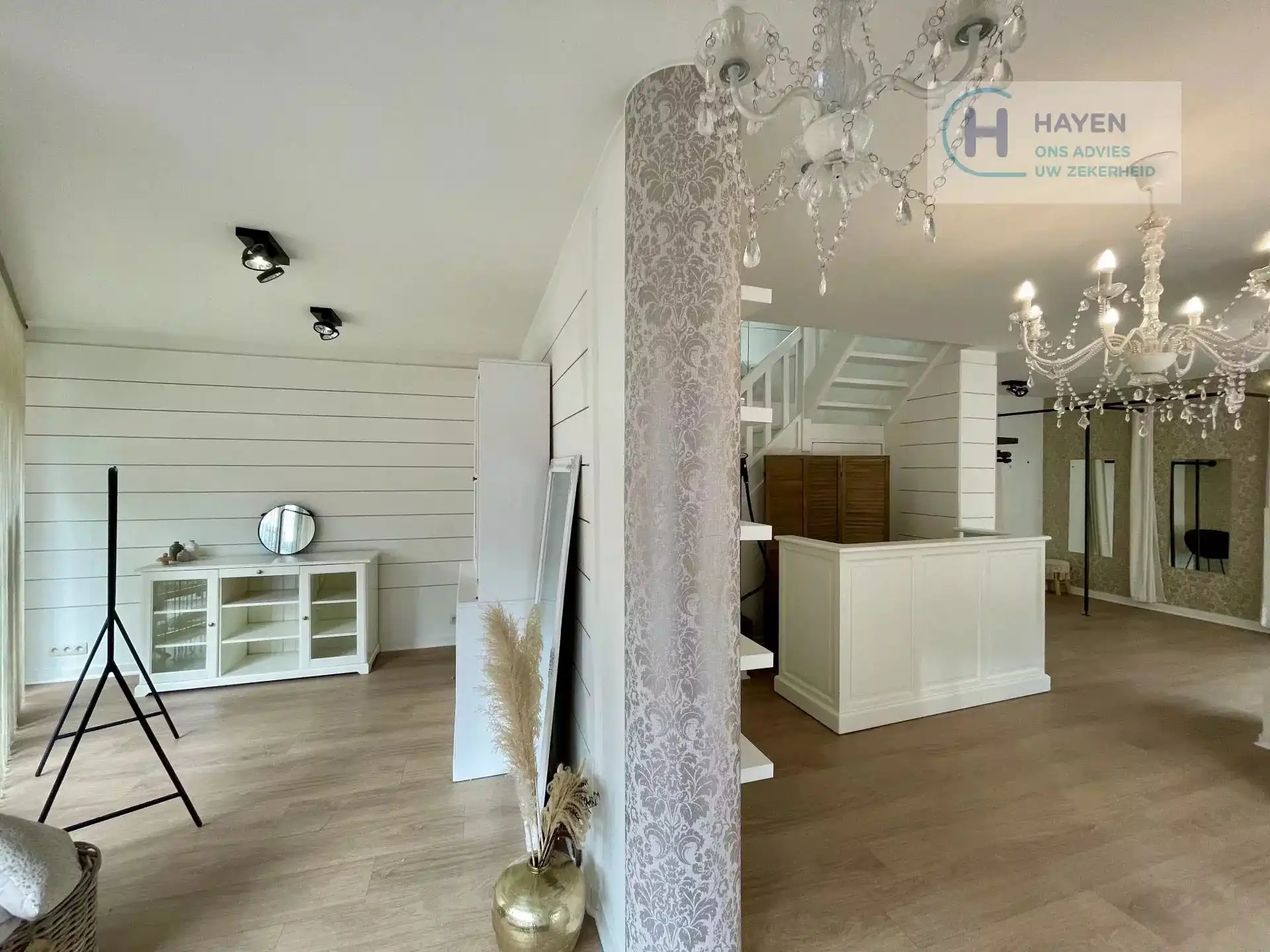 Commerciële hoekwoning met sterke zichtlocatie foto 8