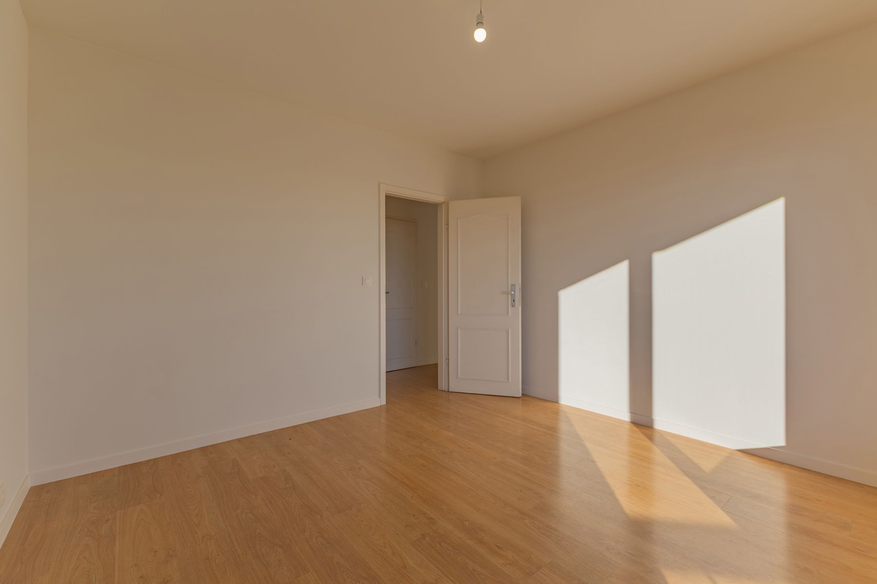 Vernieuwd appartement met 2 slaapkamers en een groot terras foto 15