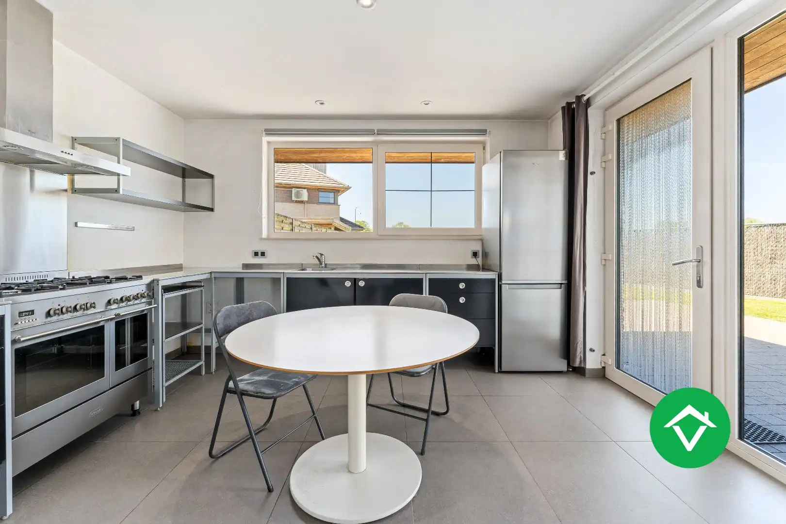 Recente woning (2011) met 3 slaapkamers, inpandige garage en vergezichten te Koekelare foto 9