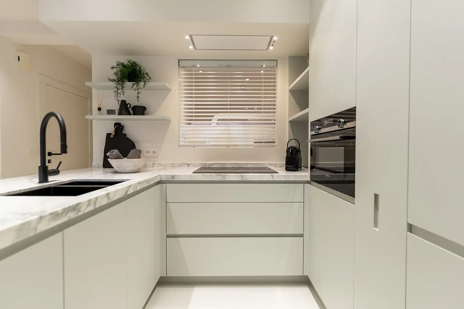 Leuk gerenoveerd appartement met zijdelings zeezicht gelegen vlakbij de Kustlaan. foto 7