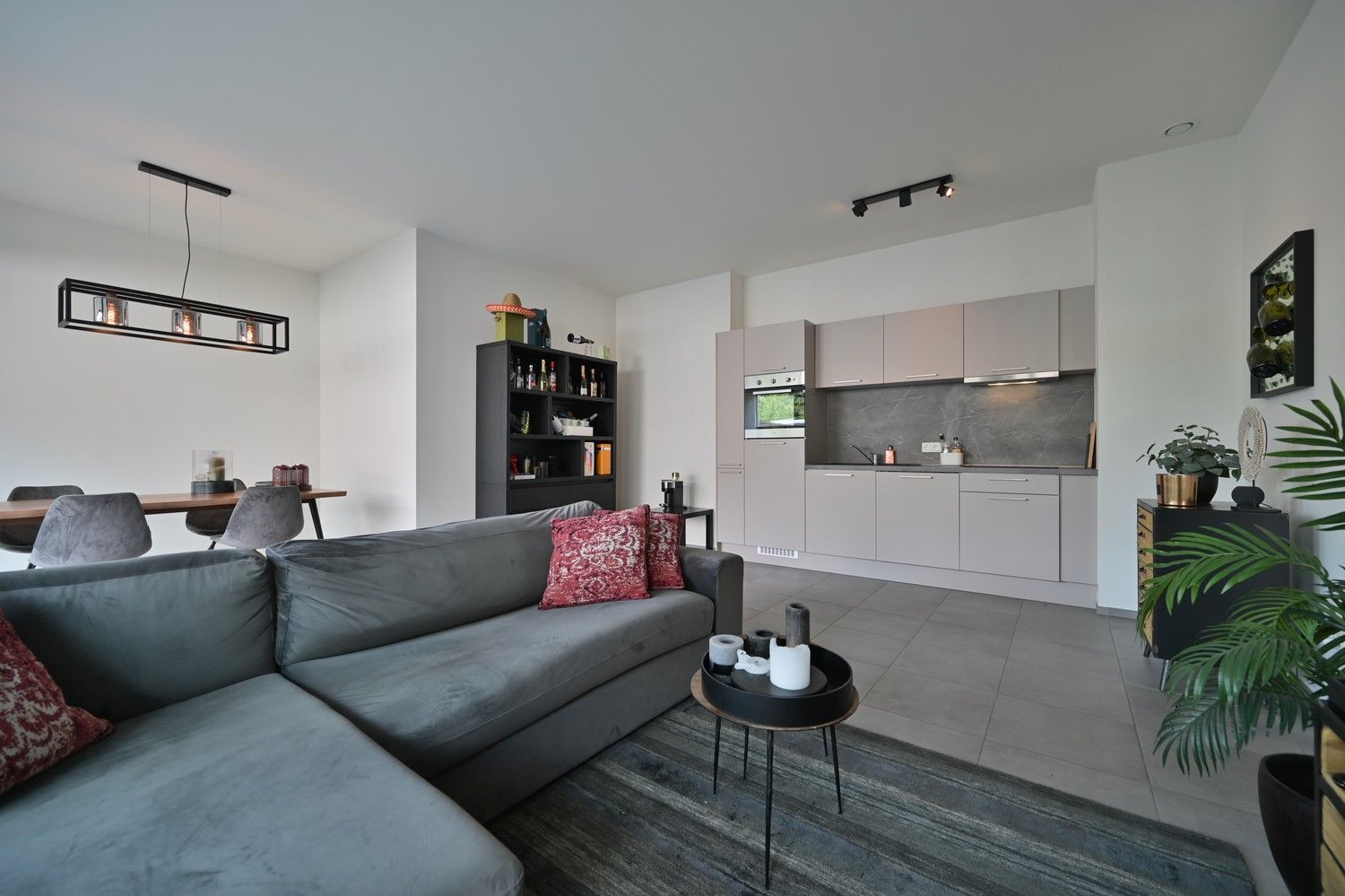 Gelijkvloers appartement met 2 slaapkamers en privétuin in het centrum van Lanaken. foto 4