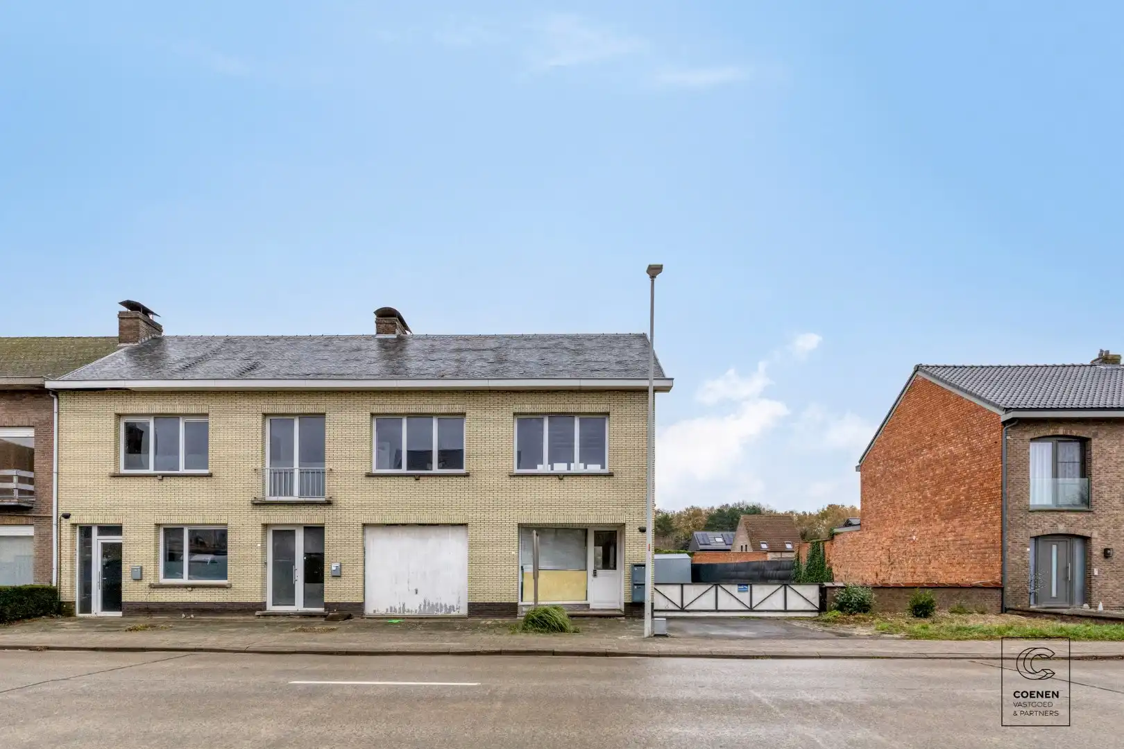 Te renoveren appartement van ca. 120 m² op een gunstige ligging te Kessel! foto 2