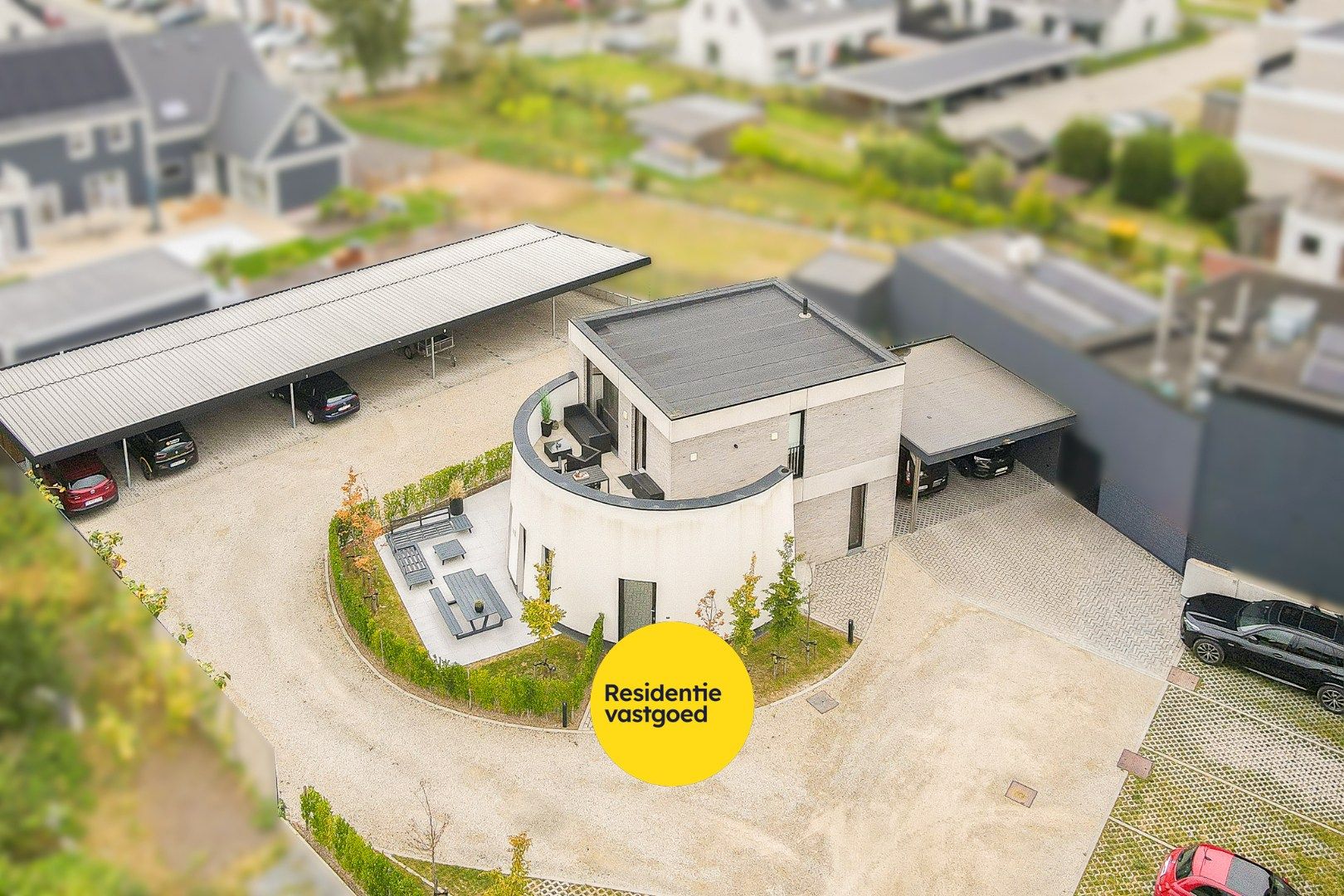 Uniek appartement inclusief carport met grote berging gelegen in een oude graanmolen foto 21