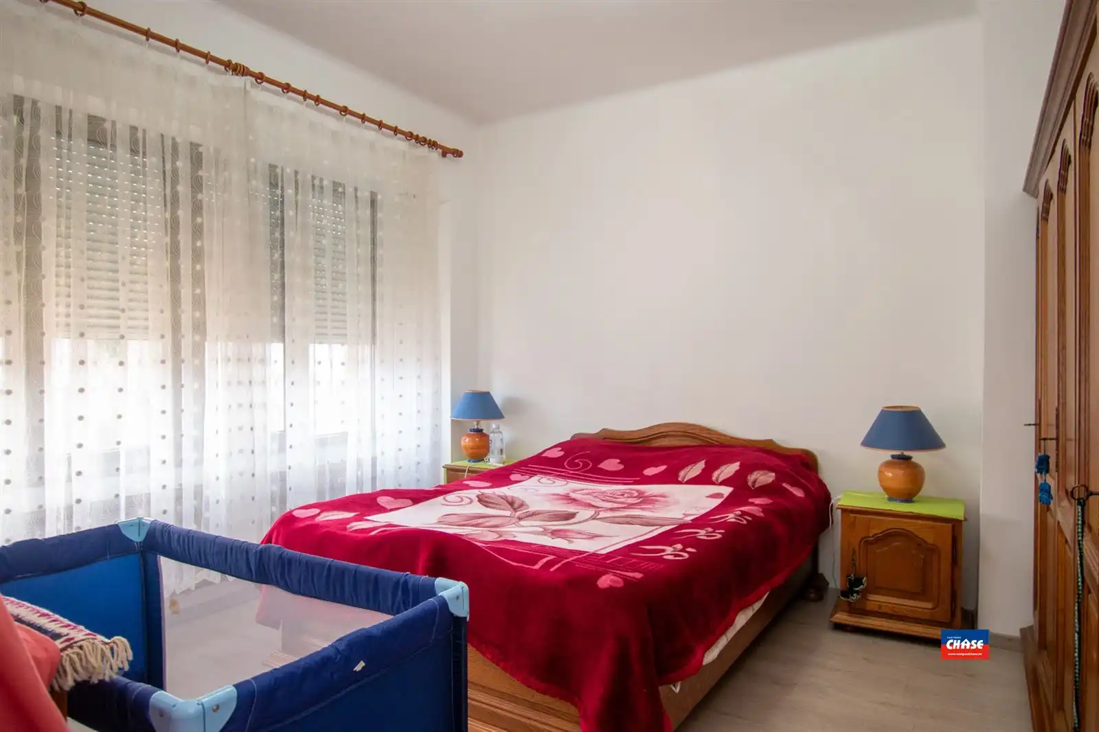 Ruime gezinswoning met vier slaapkamers en tuin foto 13