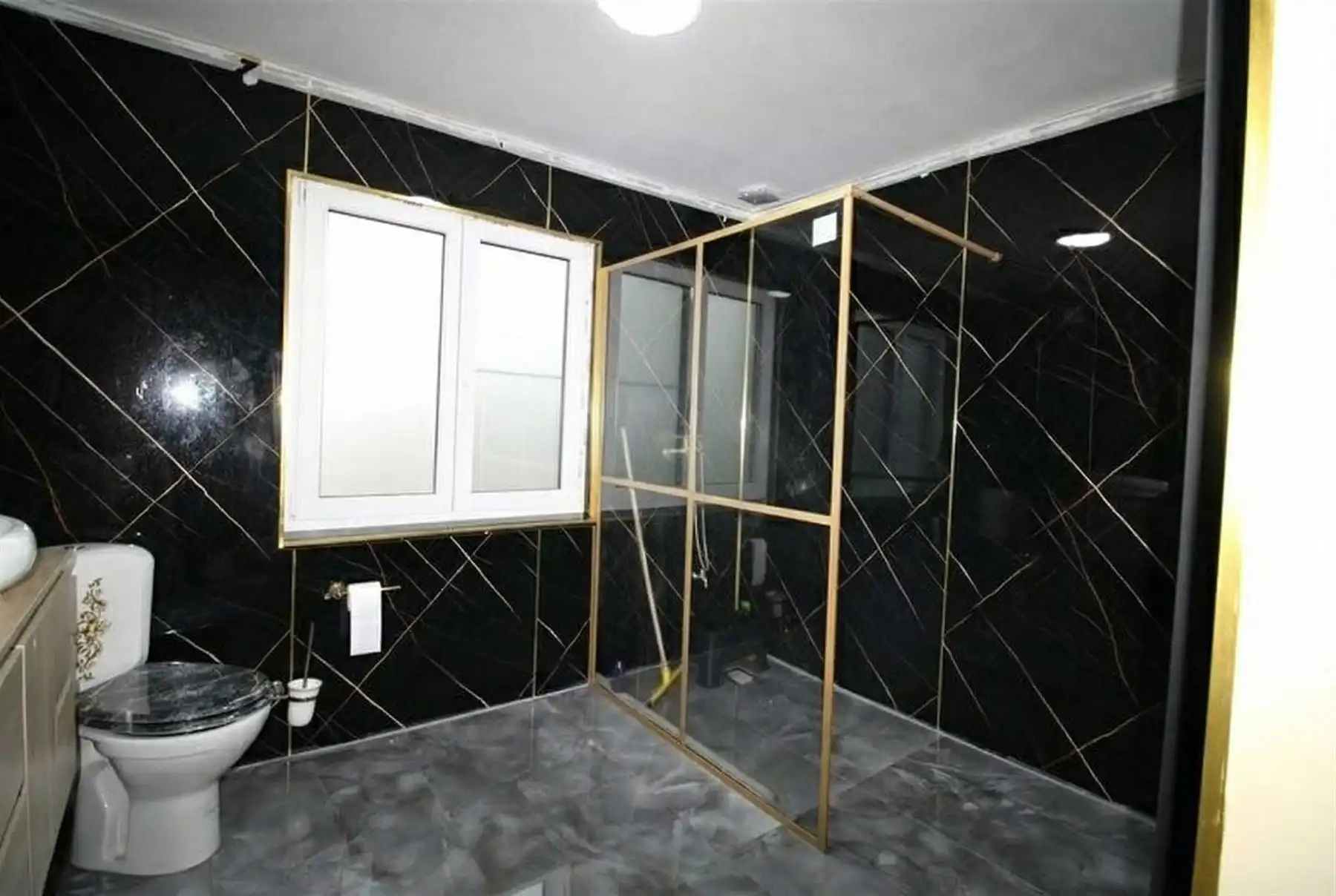 Hoboken: Instapklare woning met 5 slpk en ruime tuin foto 9