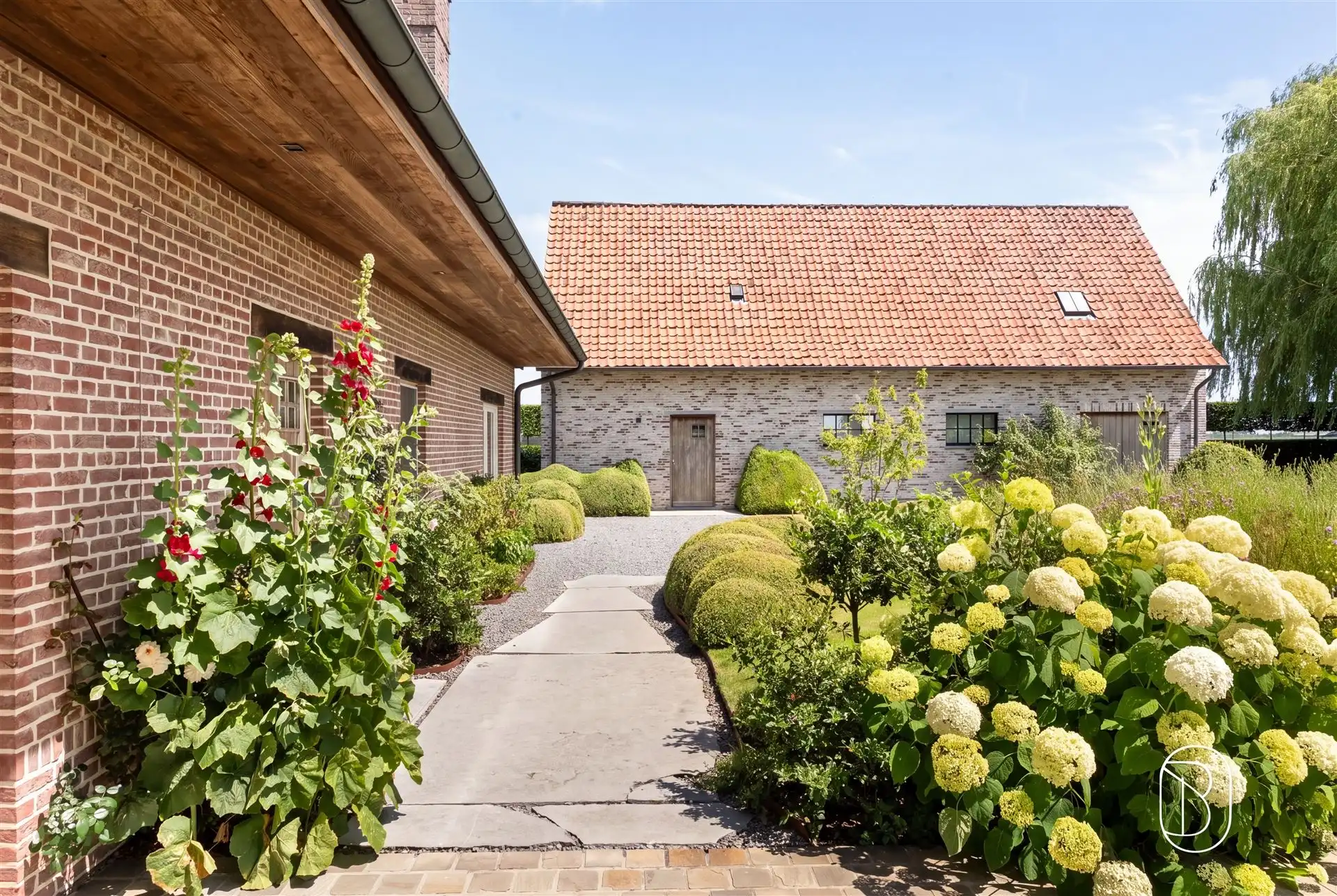 Landhuis + bijgebouw, met zwembad en privacy op 5.329 m². foto 8