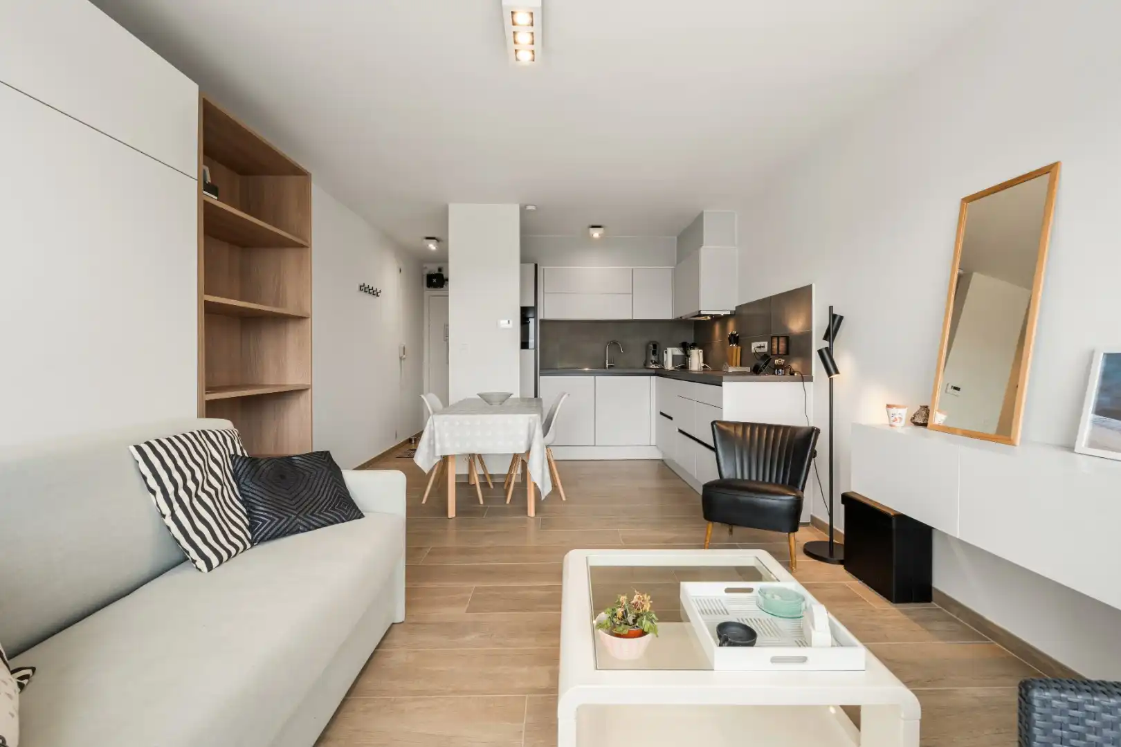 HOOGWAARDIGE GERENOVEERDE INSTAPKLARE STUDIO foto 2