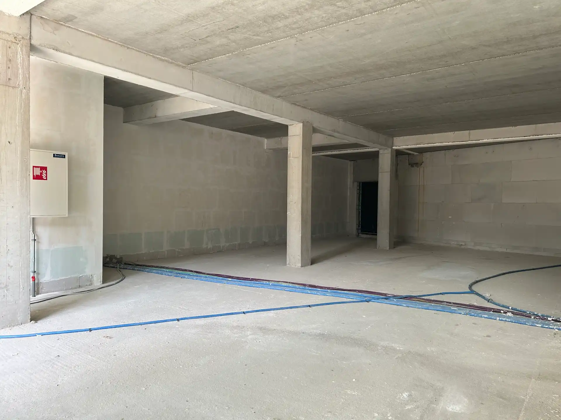 Knap casco handelspand van 184 m² in Residentie "De Voogdij" in het centrum van Mol.  foto 10