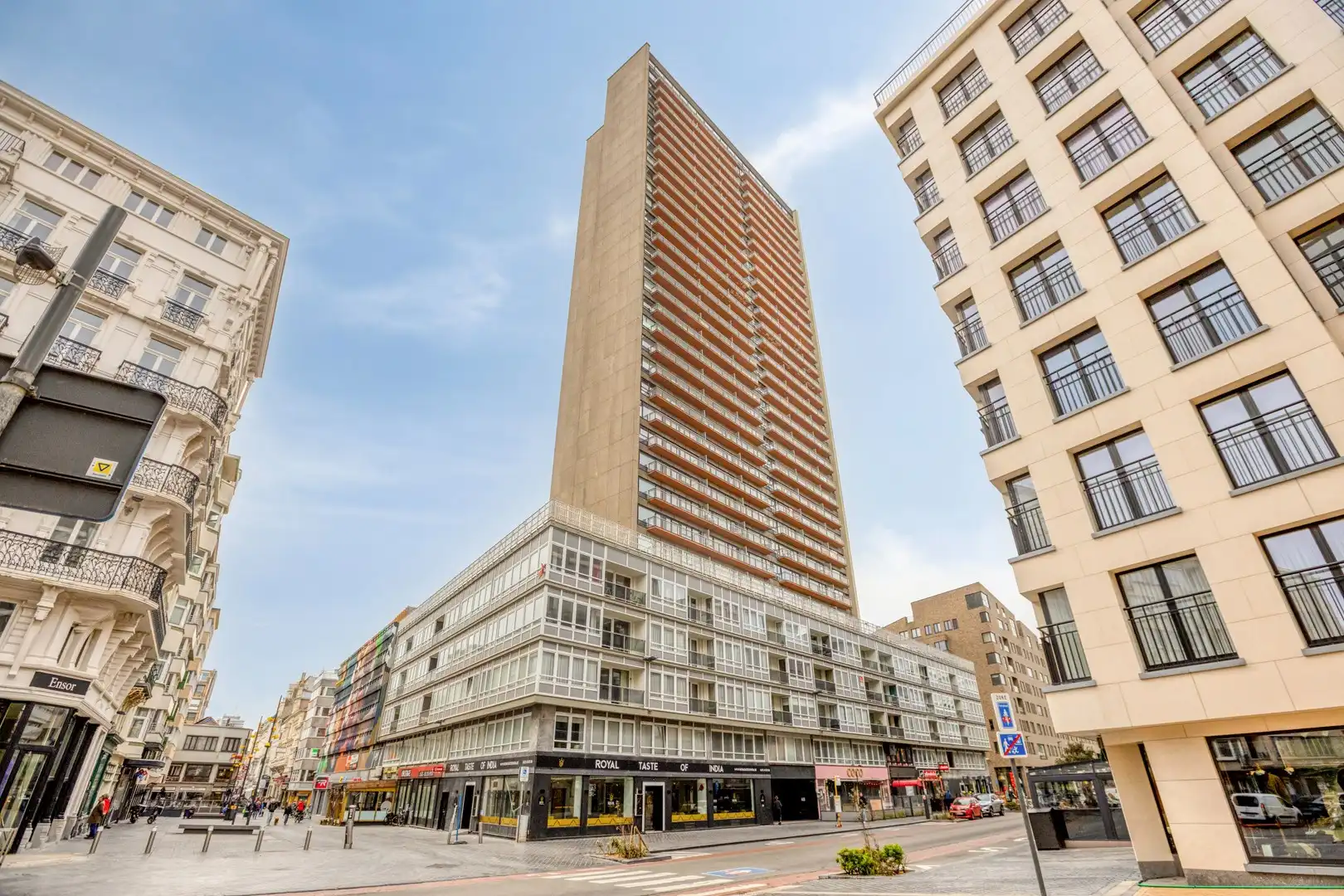 Prachtig 2-slaapkamer appartement met zijdelings zeezicht gelegen in de iconische Europagalerij in het centrum van Oostende. foto 2