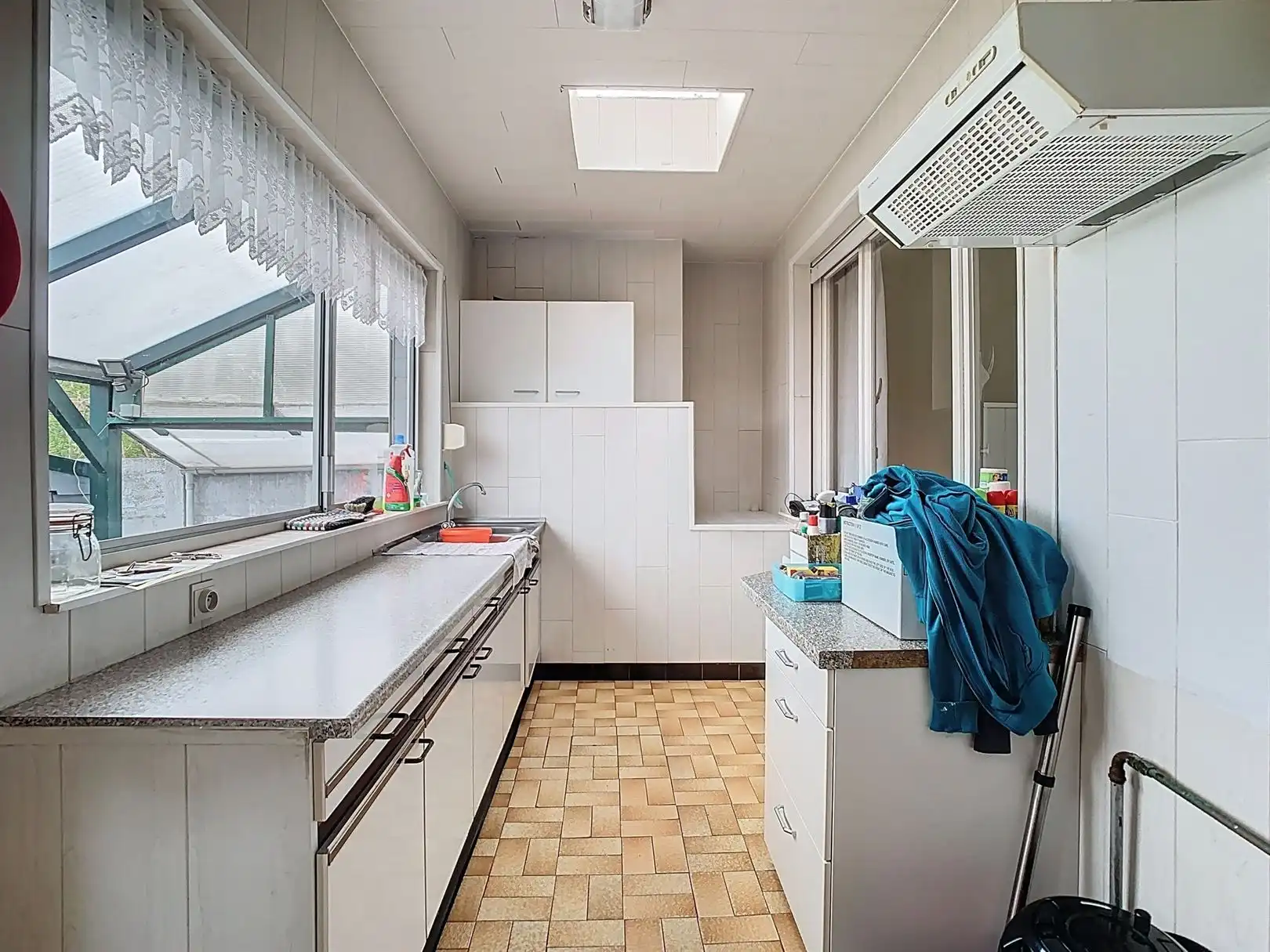 Mooi te renoveren 3-gevel woning!! foto 6