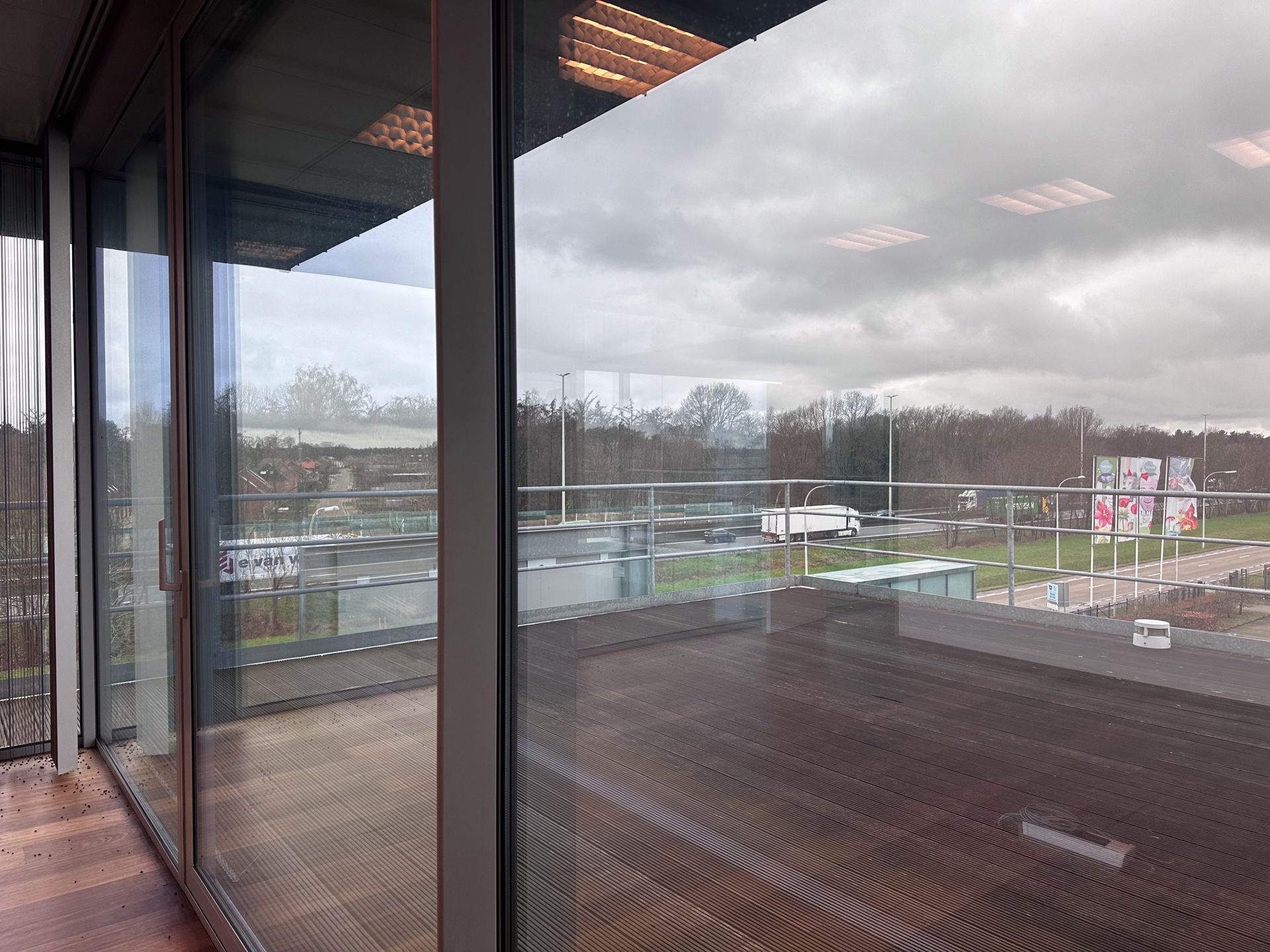 Modern Kantoor met Uitzicht en Strategische Ligging foto 19