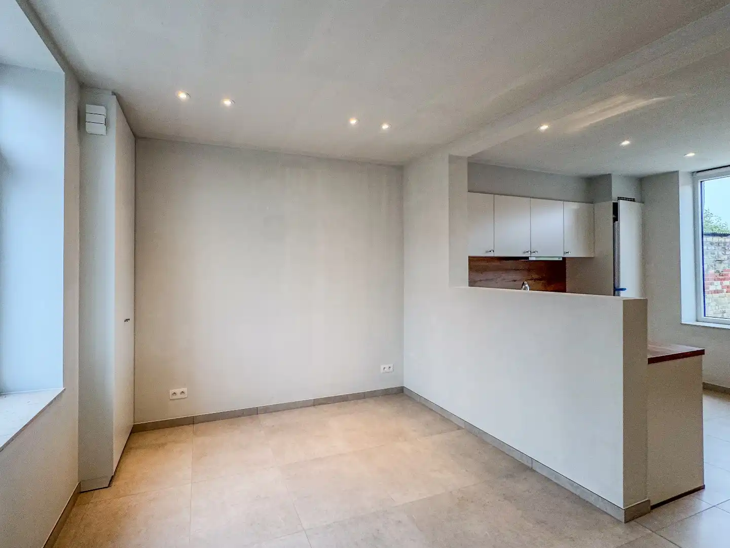Gezellige woning met 2 slaapkamers, dressing en tuin. foto 8