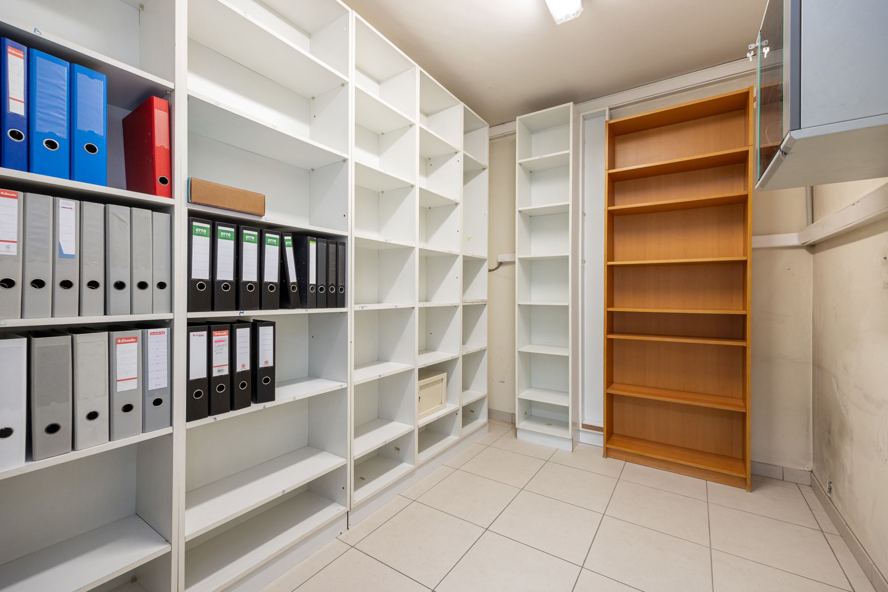 Kantoorgebouw met 2 garages en gunstig EPC nabij Antwerpen centrum en Antwerpse haven! foto 21