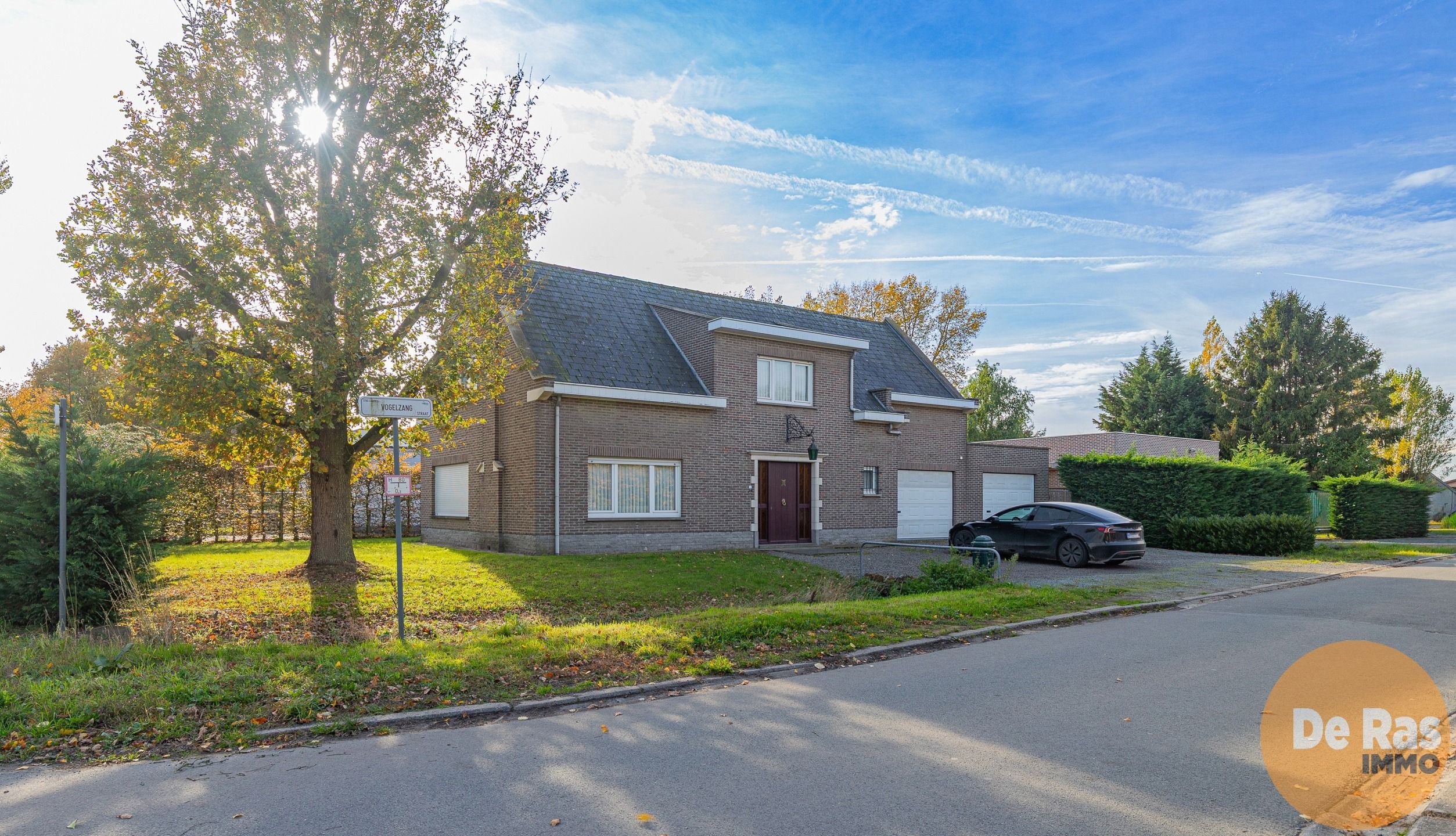 Hoofdfoto van de publicatie: LOKEREN - Open bebouwing met bijgebouw/werkplaats van 90 m²