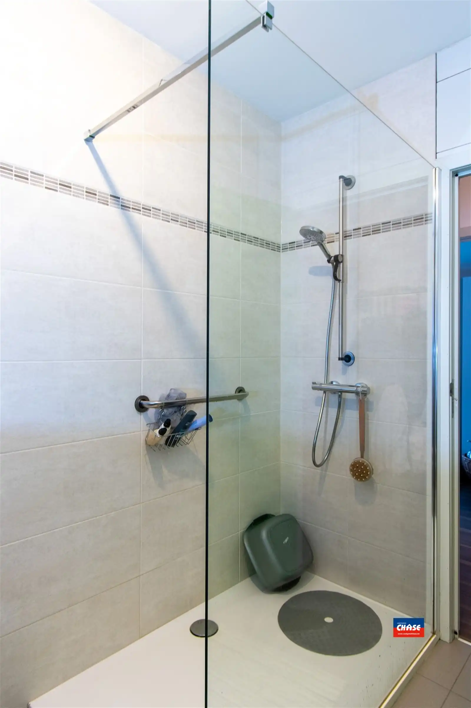 Instapklaar appartement met 2 slaapkamers en terras foto 12