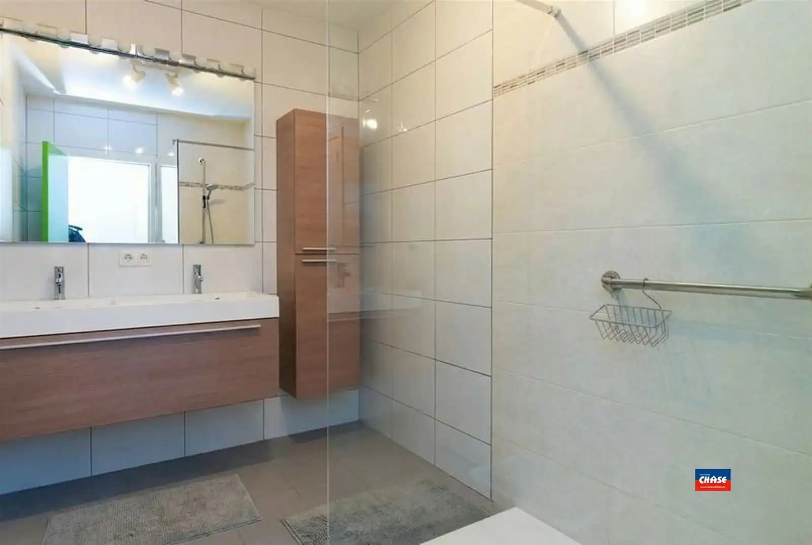 Instapklaar appartement met 2 slaapkamers en terras foto 12