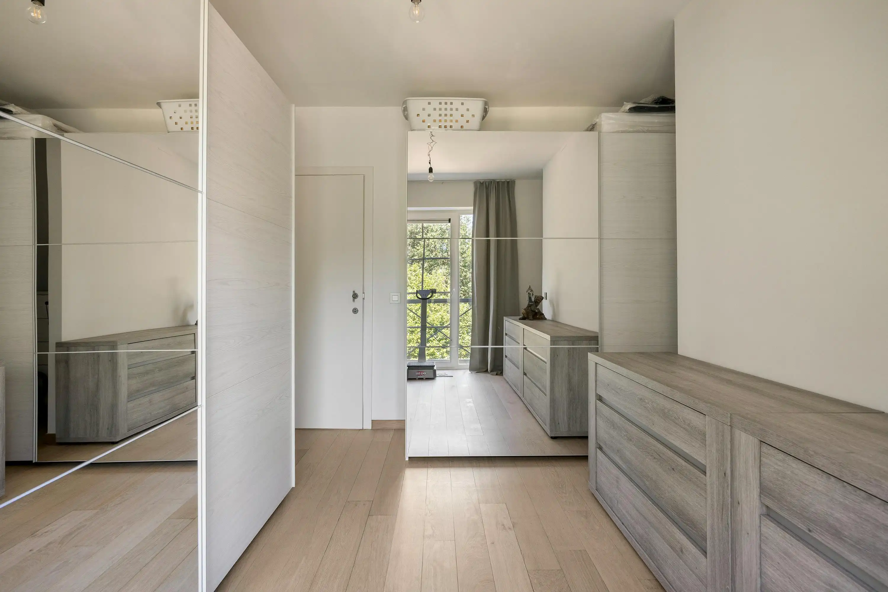 Mooi parkappartement met 2 slaapkamers, garage en 2 kelders foto 18