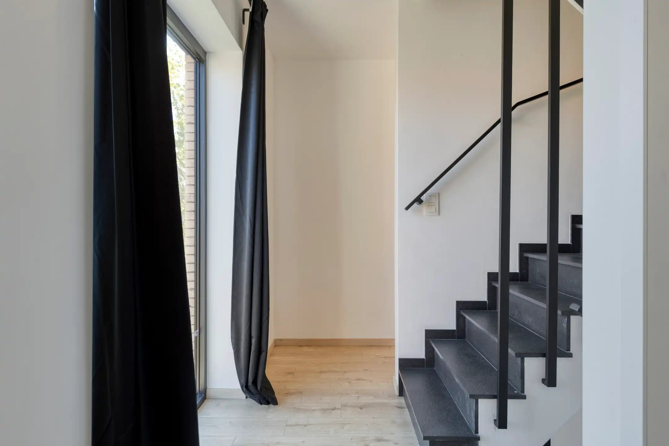 Trendy en lichtrijke woning met VEEL potentiëel foto 14