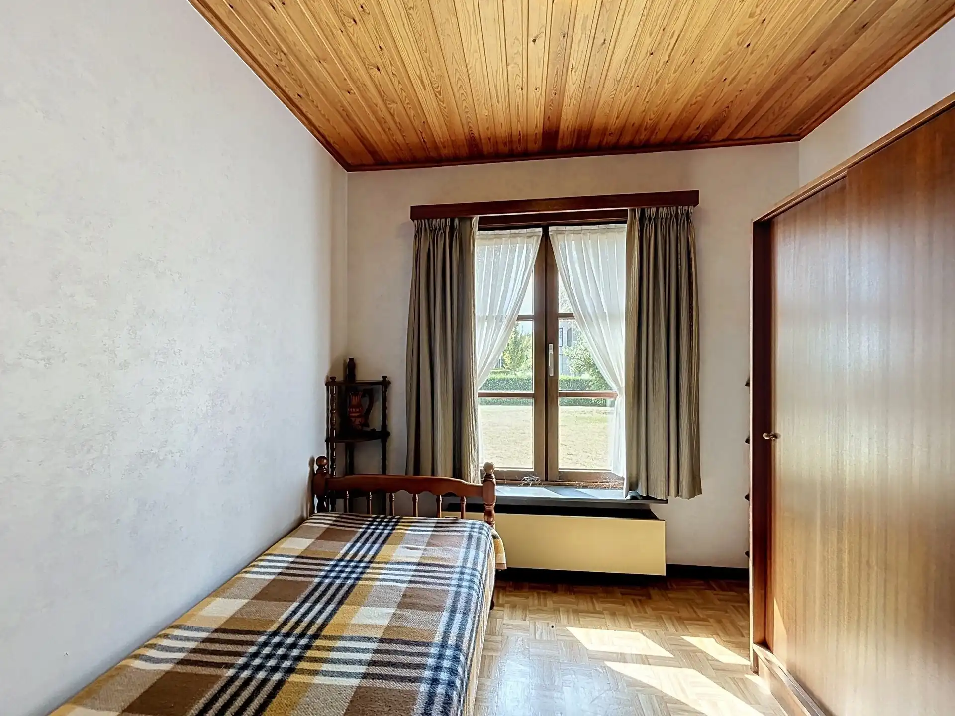 open bebouwing met 3 slaapkamers en garage op perceel van 1808m² foto 8
