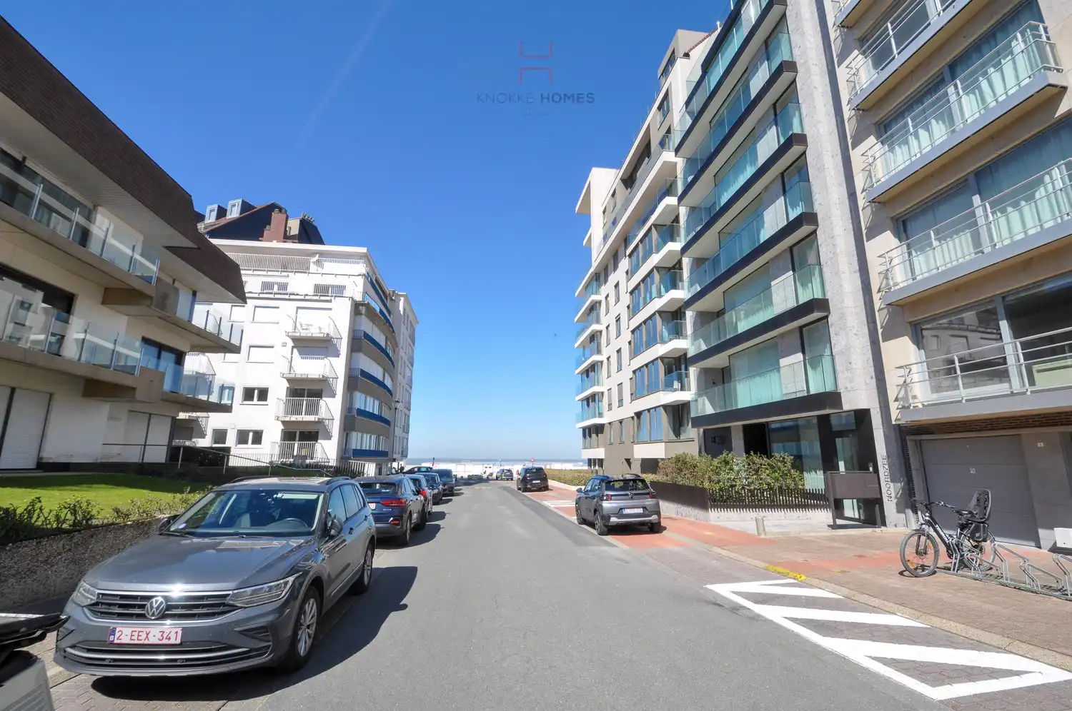 Stijlvol en instapklaar appartement  op toplocatie, dichtbij van strand te Duinbergen. foto {{pictureIndex}}