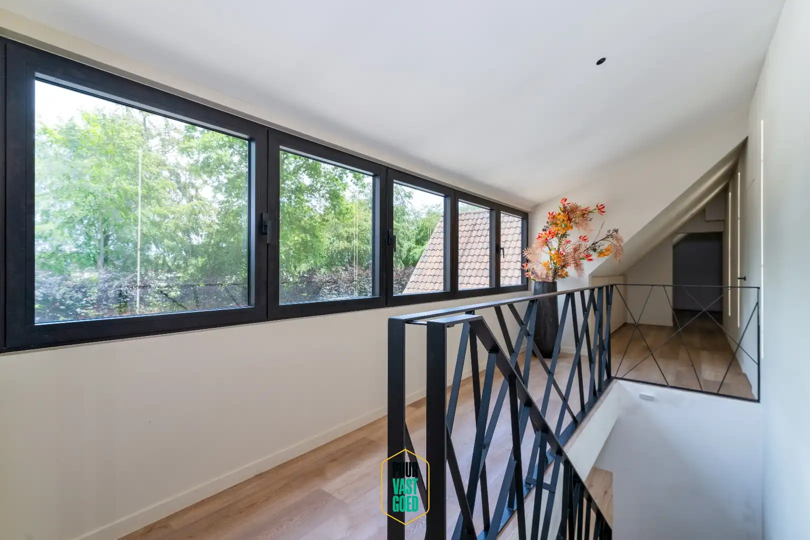 Knap gerenoveerde villa in uitgestrekte tuin foto 13