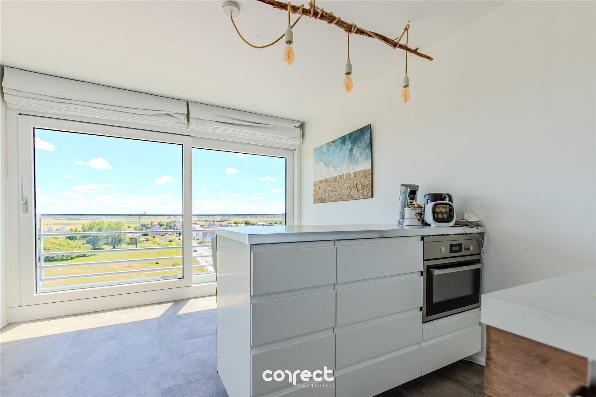 Prachtig (totaal renovatie 2021) appartement, op de 5e verdieping, gelegen aan de zeedijk. foto 5