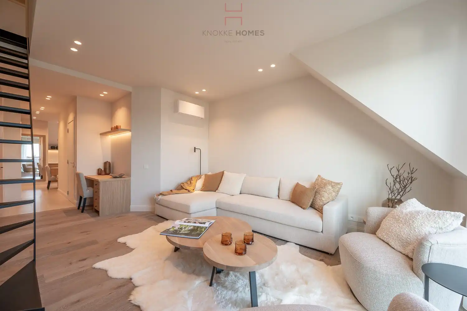 Nieuwbouw duplex-dakappartement met uniek zicht op de zee èn de Zoute Approach. foto {{pictureIndex}}