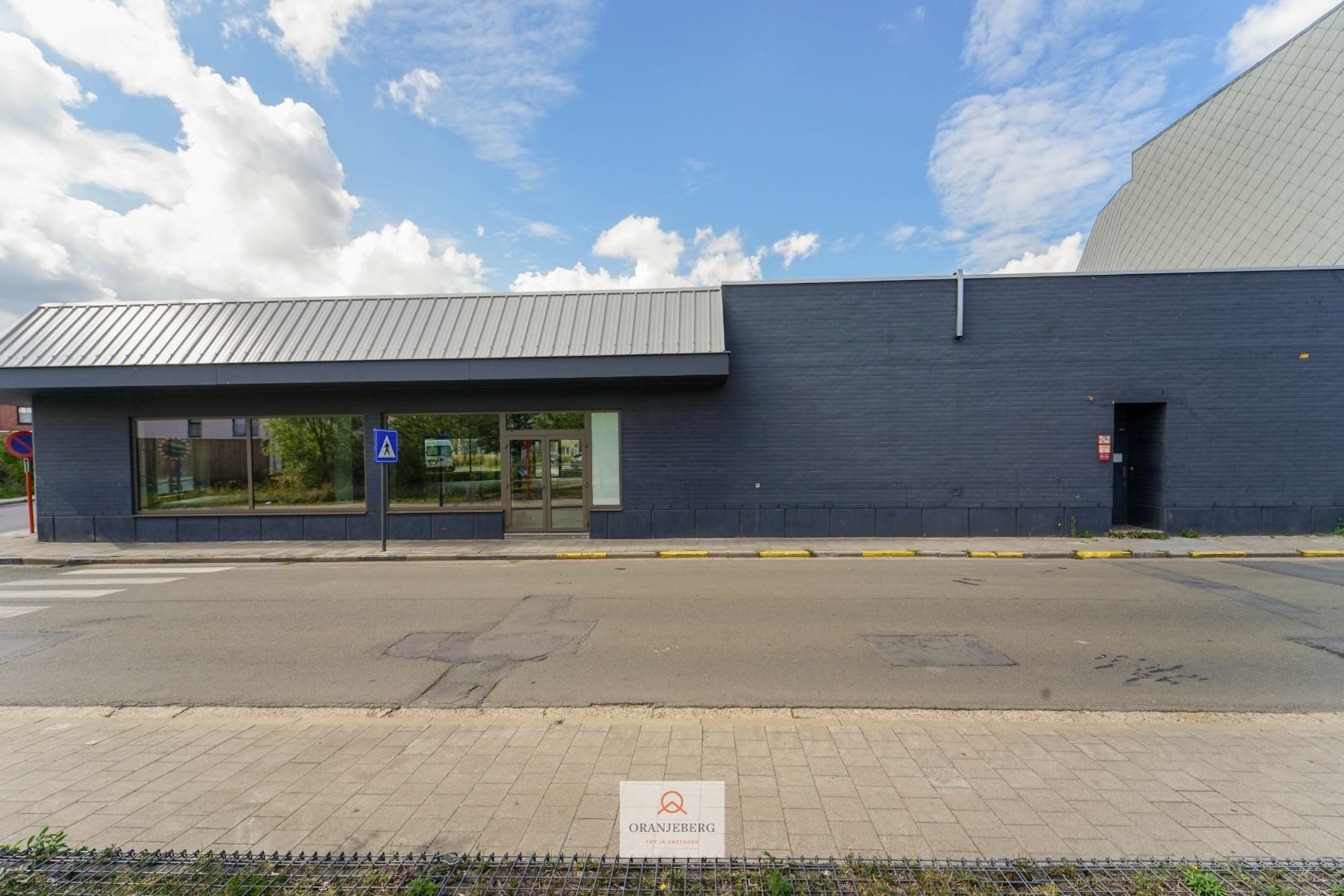 Winkelruimte te huur op goede locatie foto 9