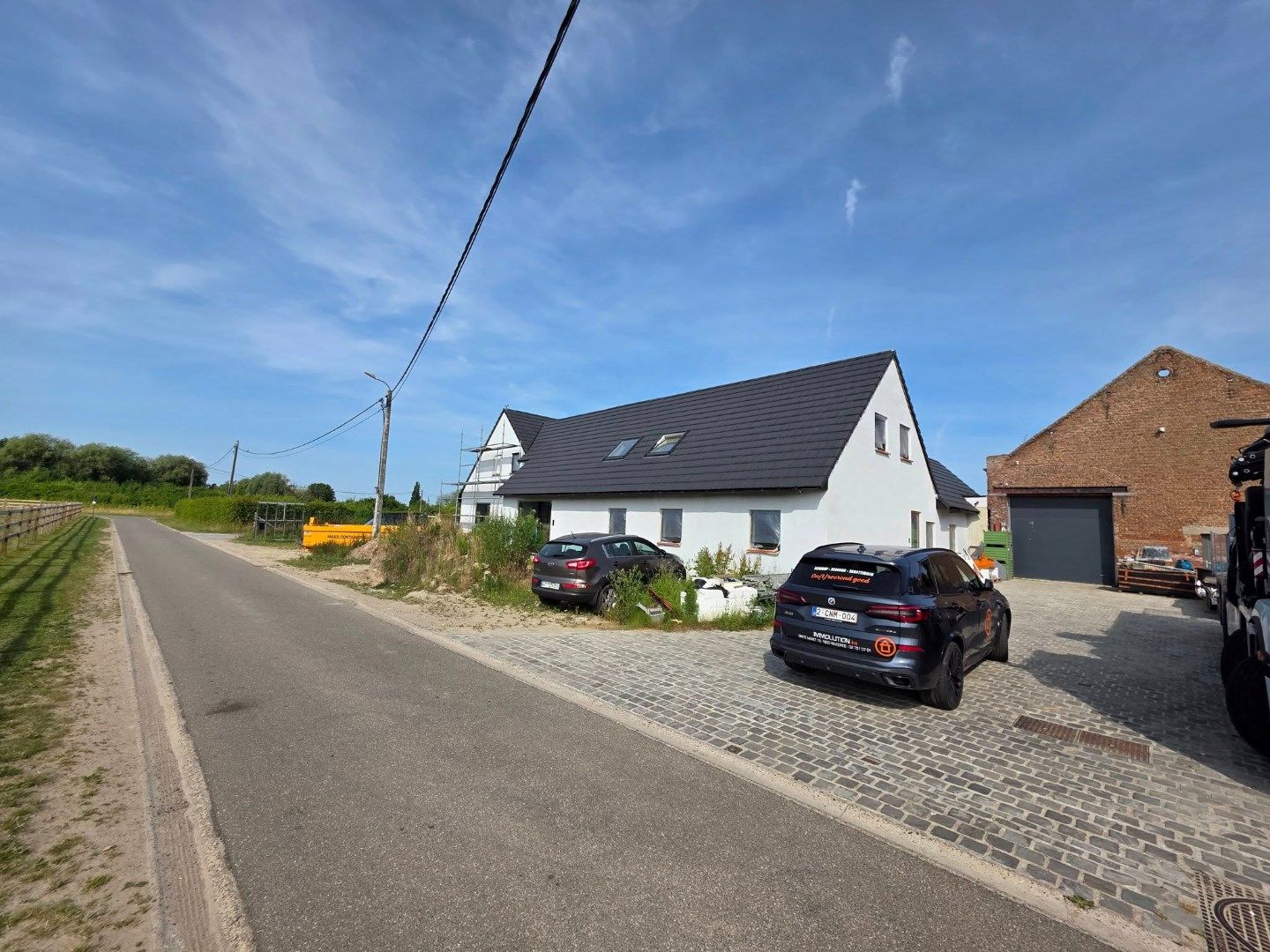 Ruime nieuwbouwvilla + hangar. foto 2