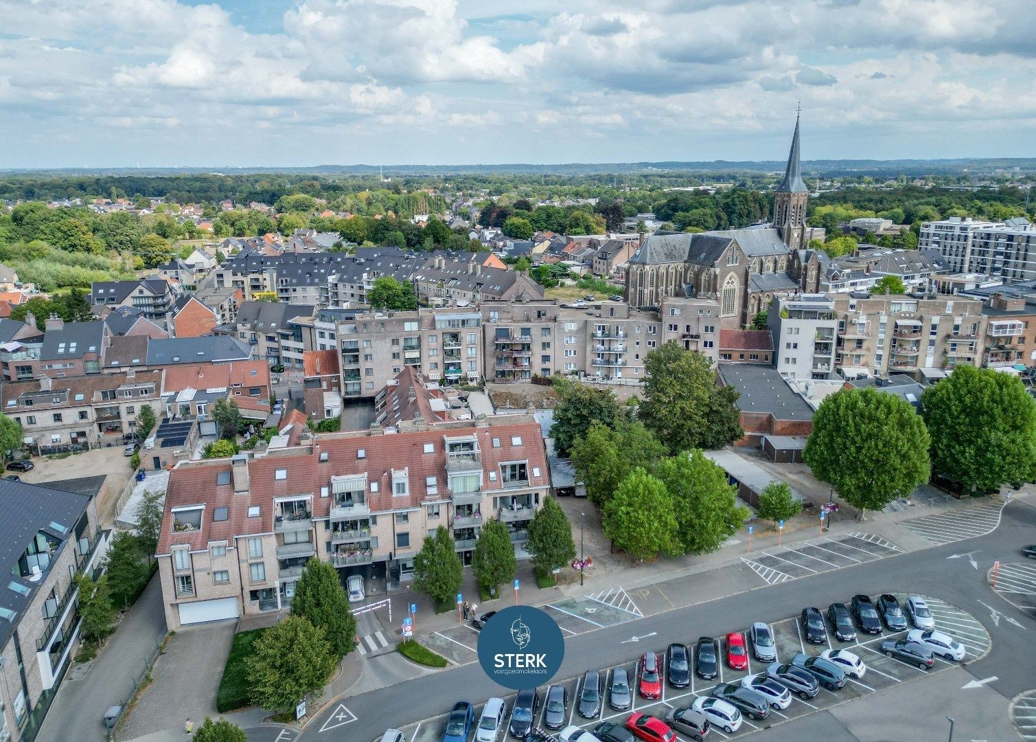 VERHUURD DUPLEX-APPARTEMENT OP EEN GUNSTIGE LOCATIE IN CENTRUM LANAKEN ! foto 3