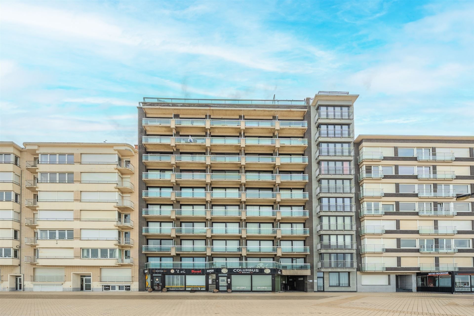 studio foto {{pictureIndex}}