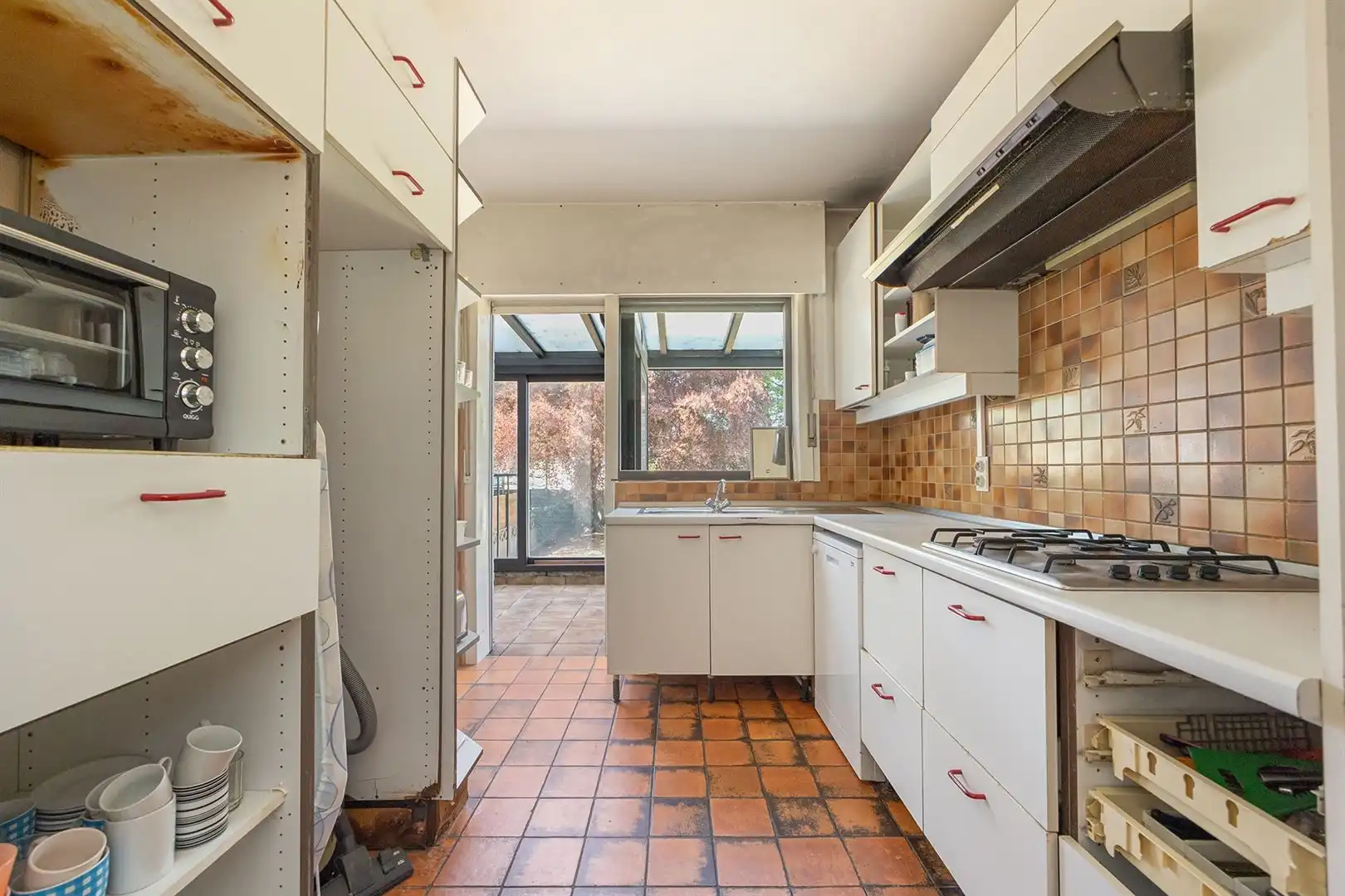 Ruime te renoveren woning met tuin in dorpscentrum foto 13