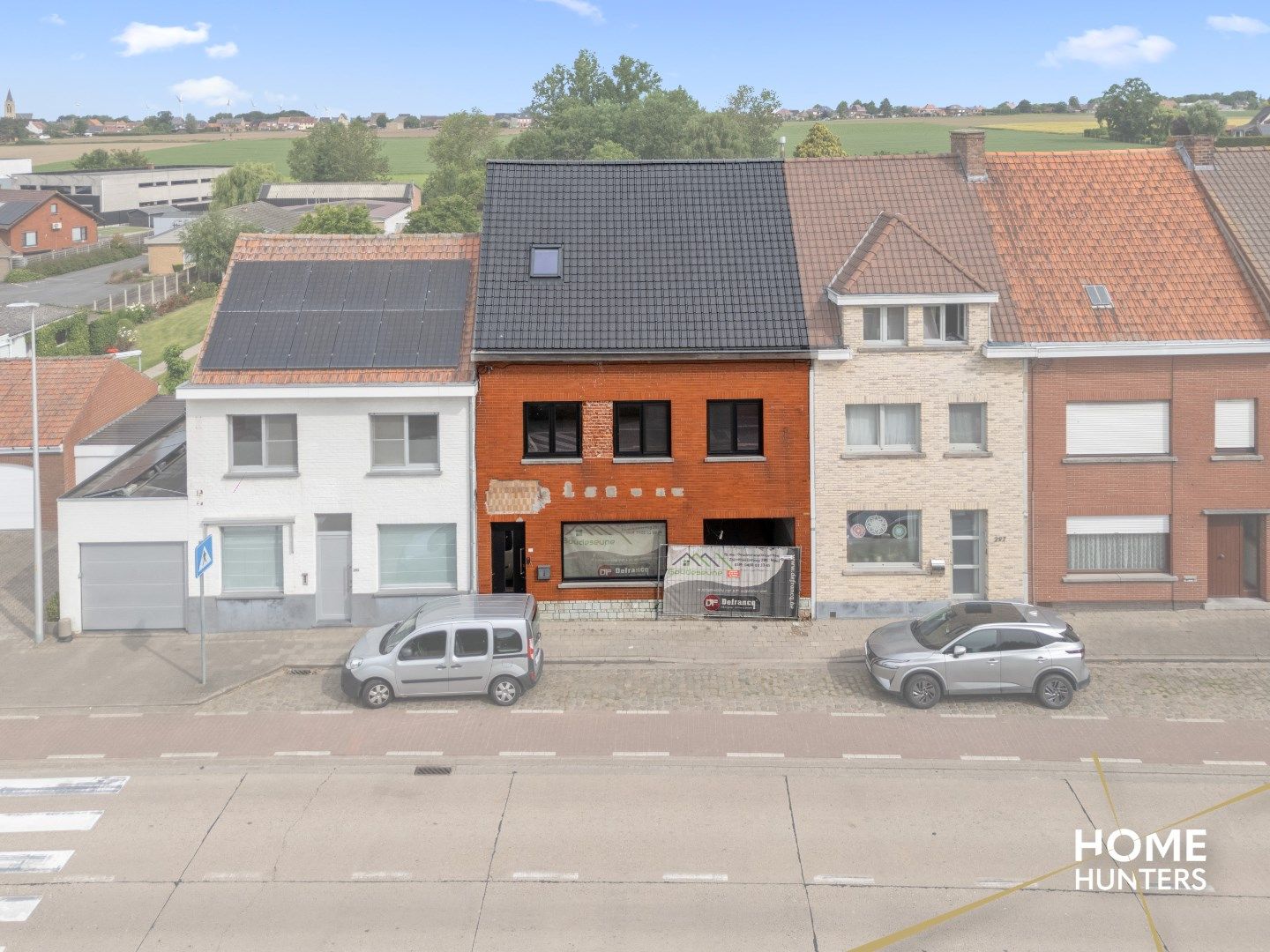 Verder af te werken woning met 3 slaapkamers, dressing, garage en ruime tuin – Ieper foto 2
