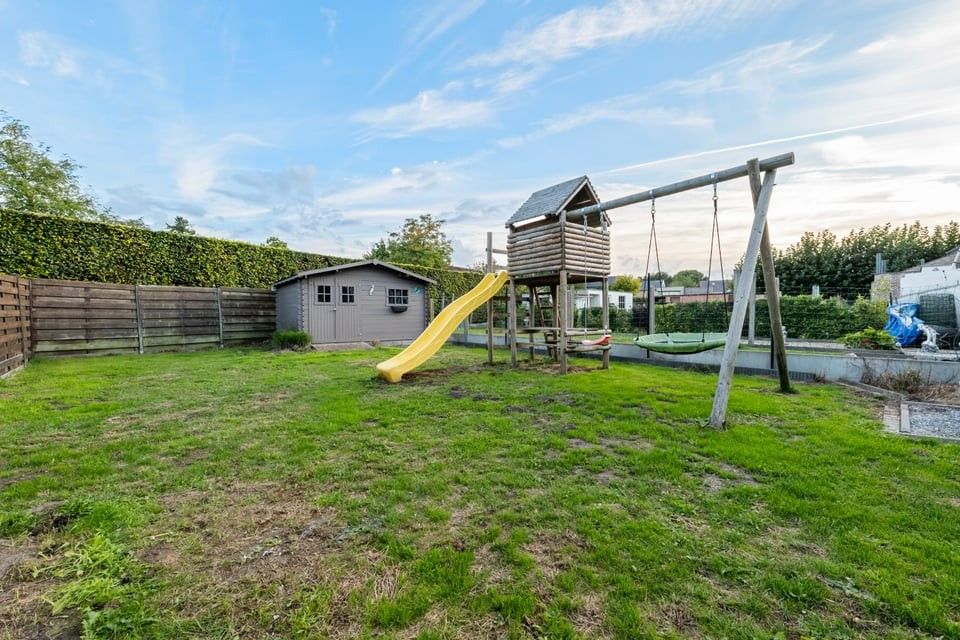 RUIME, INSTAPKLARE WONING MET 4 SLAAPKAMERS EN EEN ZONNIGE TUIN TE HEERS foto 19