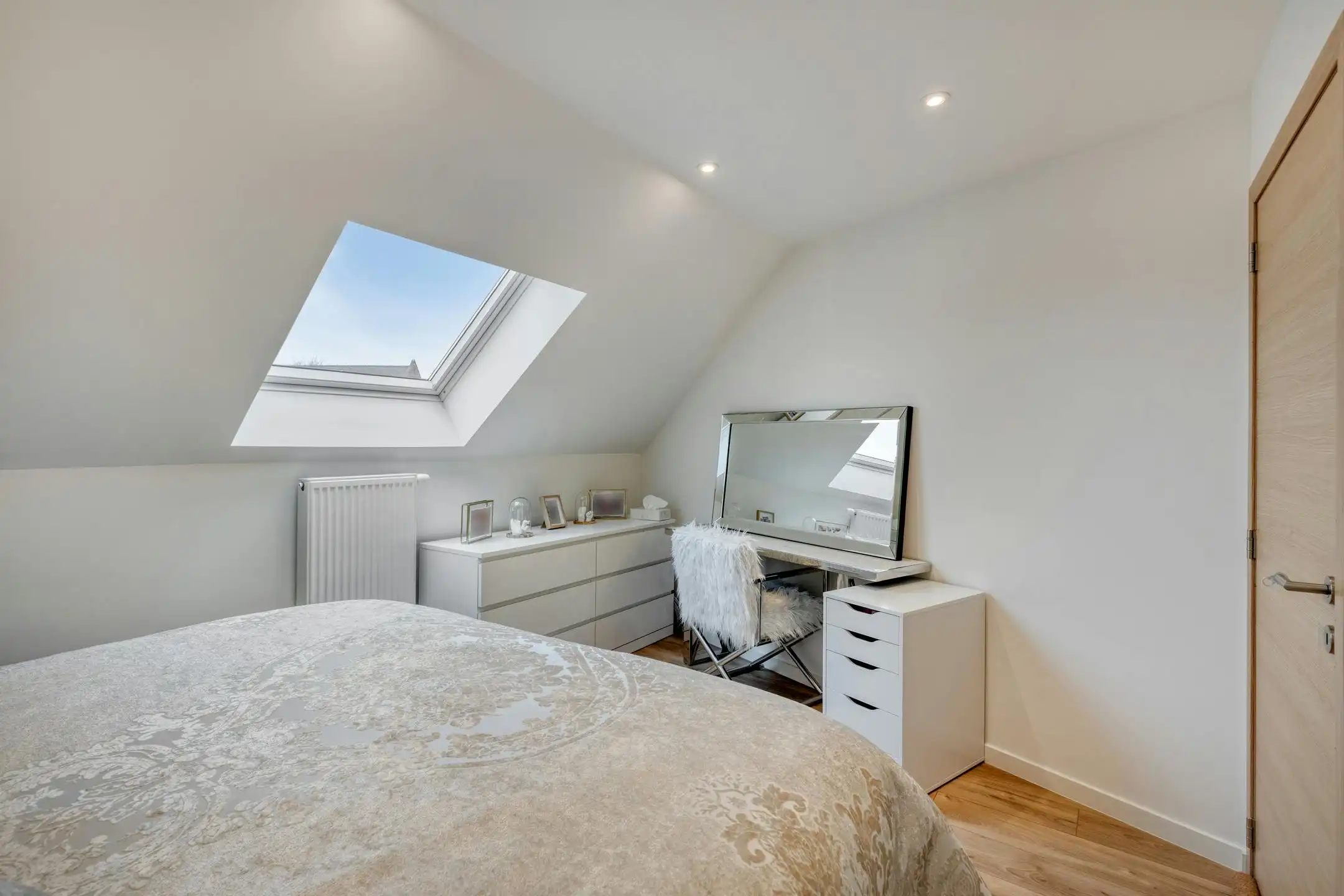 Handelshuis met 4 slaapkamers in het centrum van Oostakker foto 10