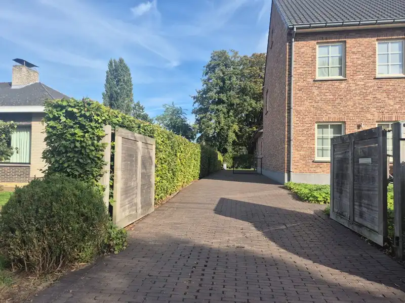 RUIME OPEN BEBOUWING MET 5 SLAAPKAMERS TE HUUR IN WACHTEBEKE foto 2