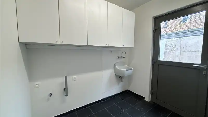 Gerenoveerde 3-slaapkamerwoning met ruim TERRAS te huur in Sint-Michiels Brugge foto 10