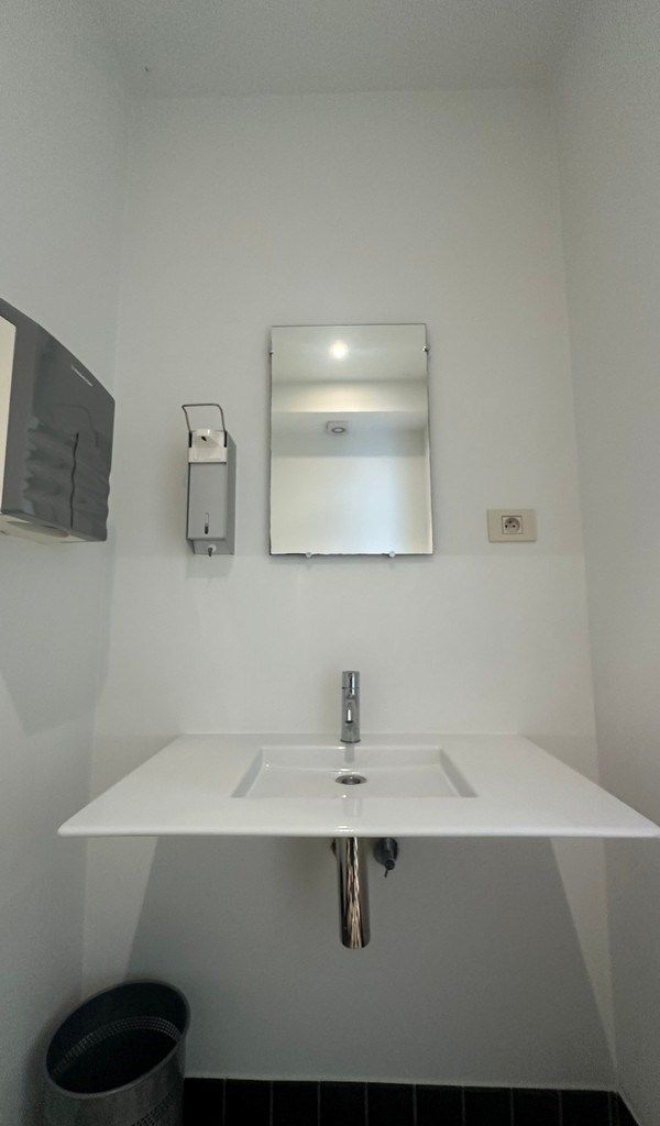 Ingedeeld kantoor te huur in standalone kantoorgebouw in Deurle foto 15