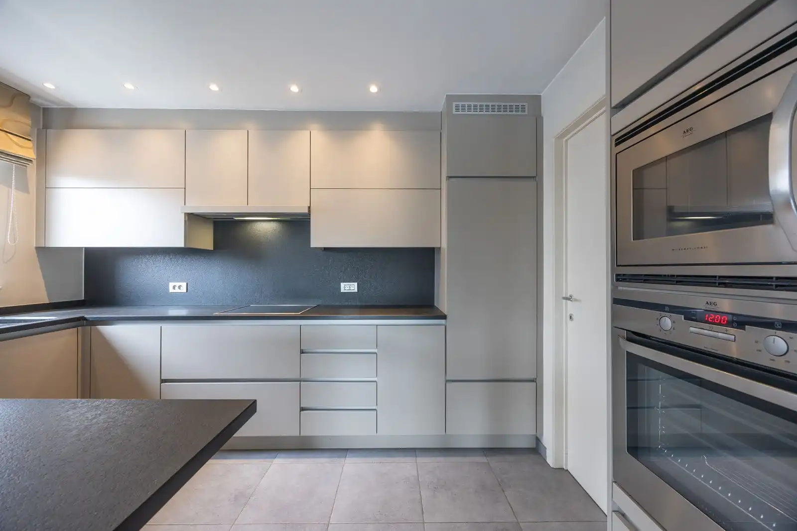 Ruim en instapklaar 3-slaapkamerappartement in hartje Oostende foto 6