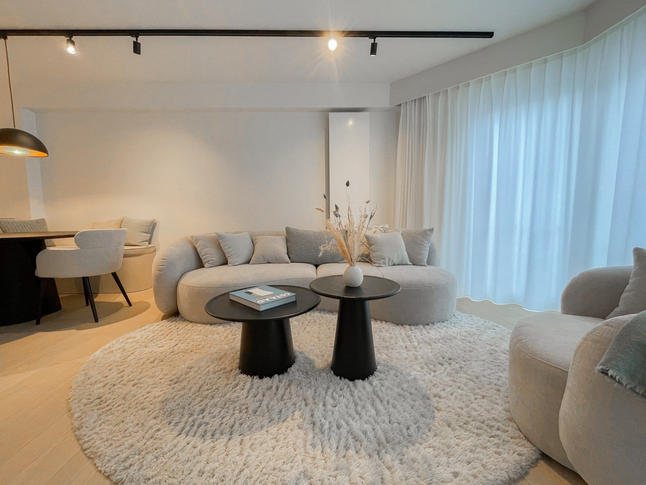 Stijlvol volledig gerenoveerd appartement met zijdelings zeezicht gelegen in het Zoute. foto 5