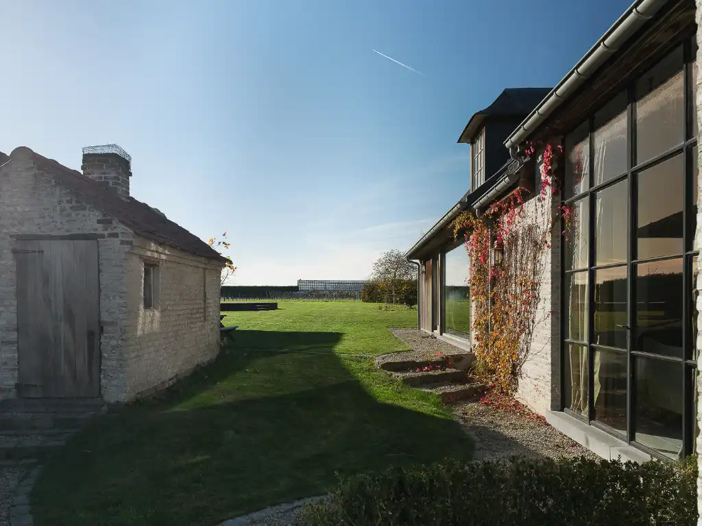 Karaktervolle gerenoveerde hoeve met zwembad en wijngaard op 4.700 m² te Vurste foto 2