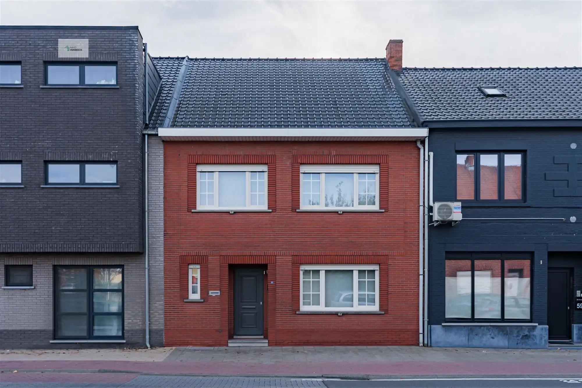 Rijwoning foto {{pictureIndex}}