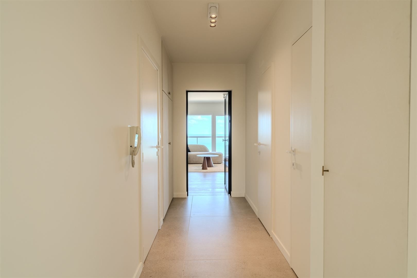 gerenoveerd appartement met zee en duinzicht foto 13