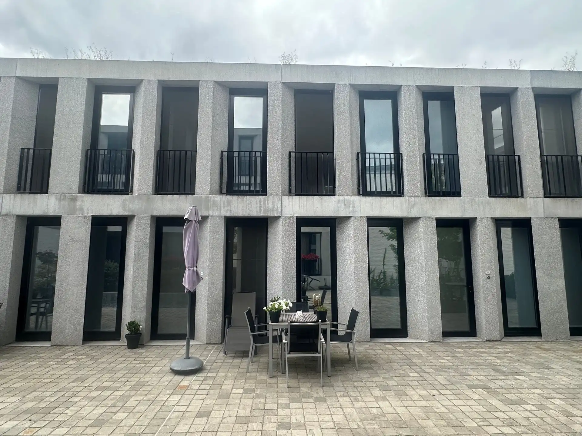 Exclusieve moderne woning met gemeenschappelijke binnentuin en ondergrondse autostaanplaats.  foto 19