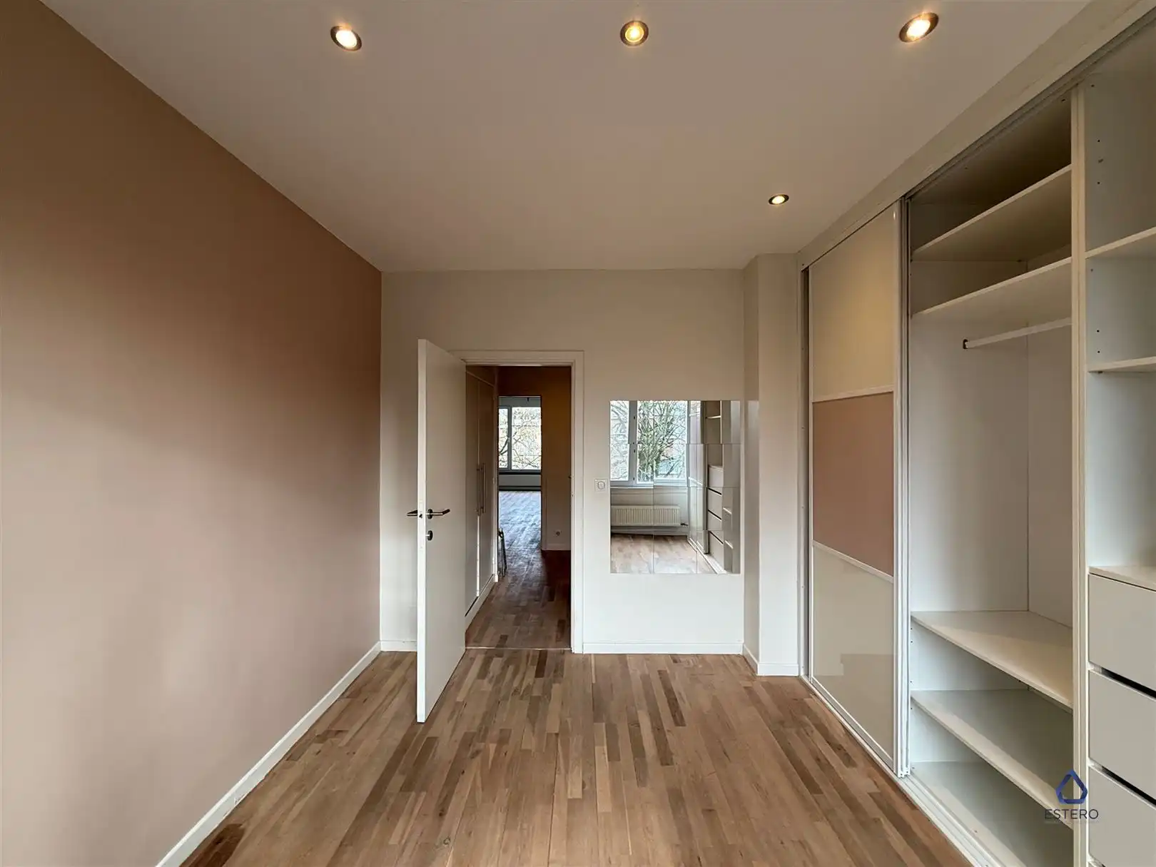 Lichtrijk 2-slaapkamerappartement te Wilrijk foto 11