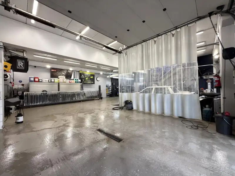 Uitstekend KMO-gebouw met Magazijn, Kantoren, en Parkeerfaciliteiten foto 16