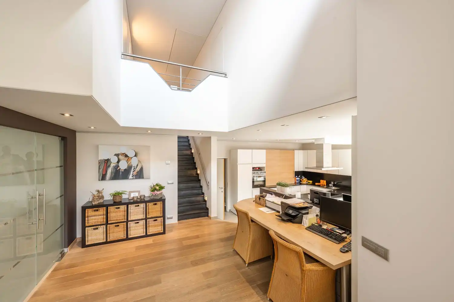 Ruime woning met praktijkruimte te Ruiselede. foto 3