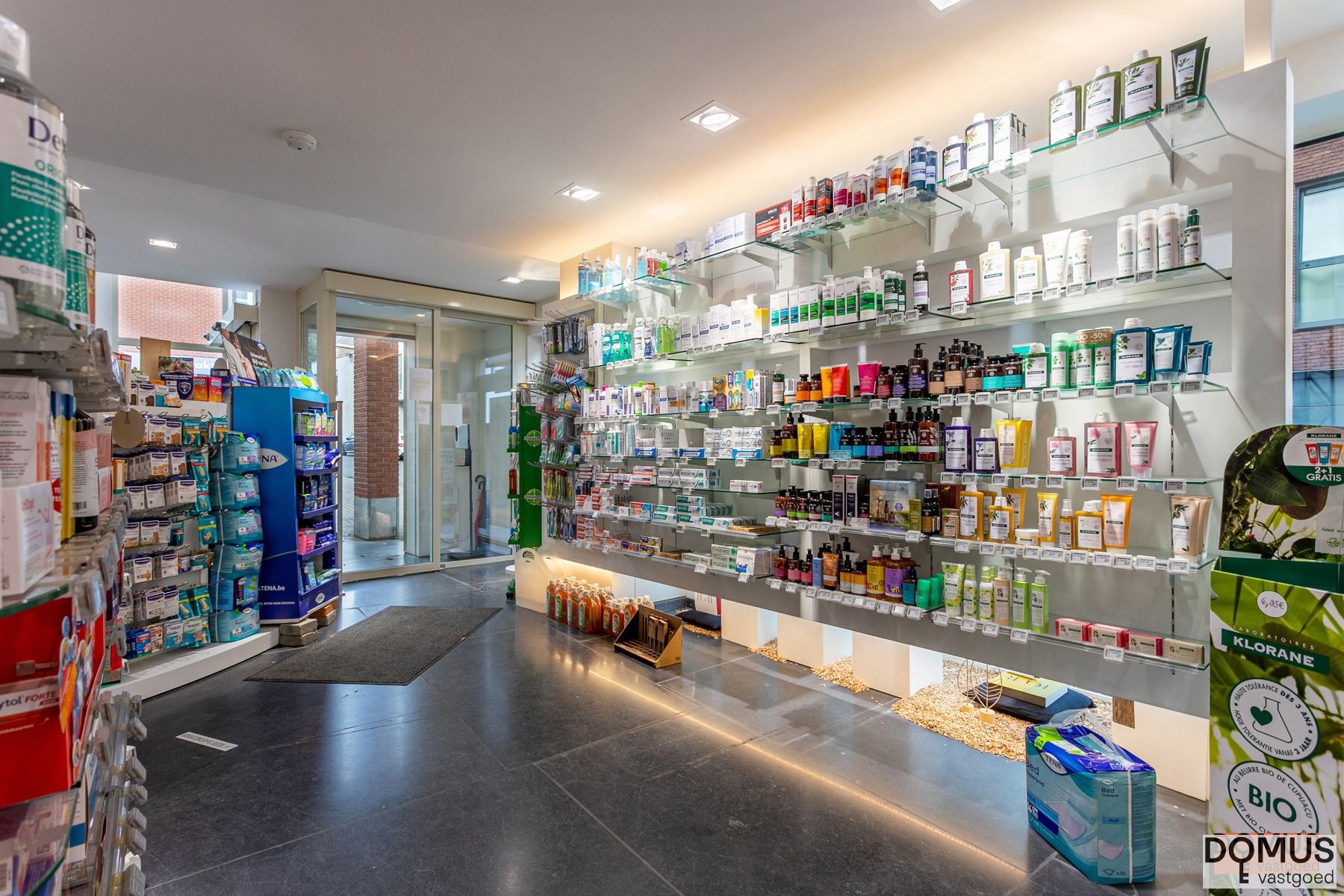 Praktische commerciële gelijkvloers te Meise centrum foto 2