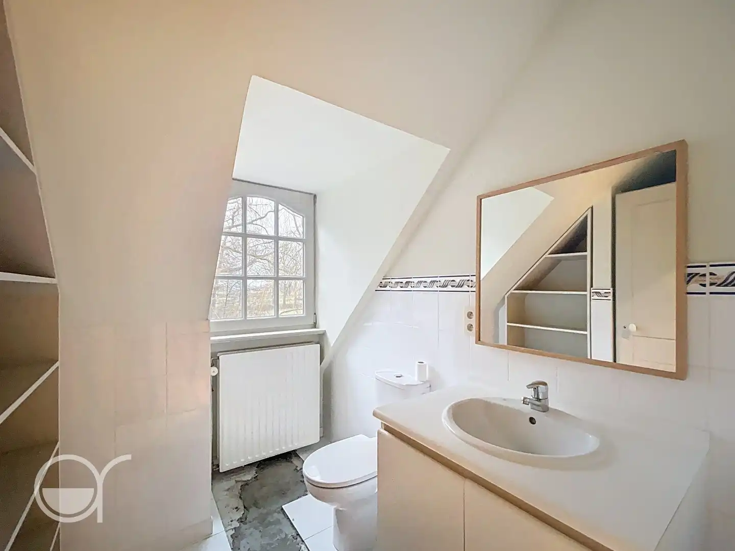 Mooie hoeve met bijgebouwen en zicht op kasteel foto 17